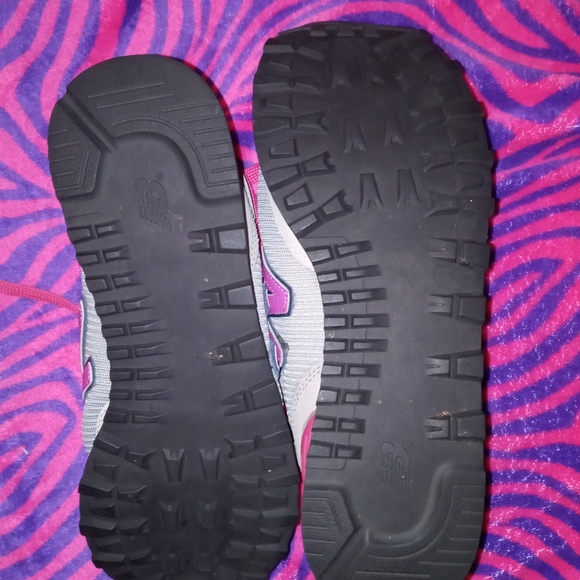 New Balance sz 9...🖤💜 - Picture 4 of 5